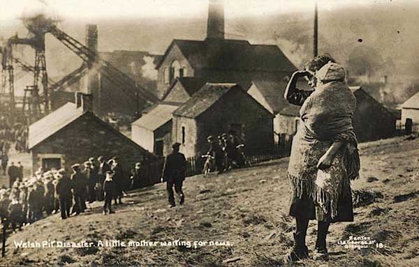 The-original-photograph-depicting-a-mother-and-child-at-the-Universal-Colliery-site-in-Senghenydd